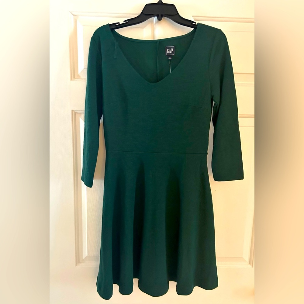 NWT cozy green Gap dress is perfect for work, date night, you name it!